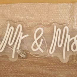 Neon Sign - Mr & Mrs